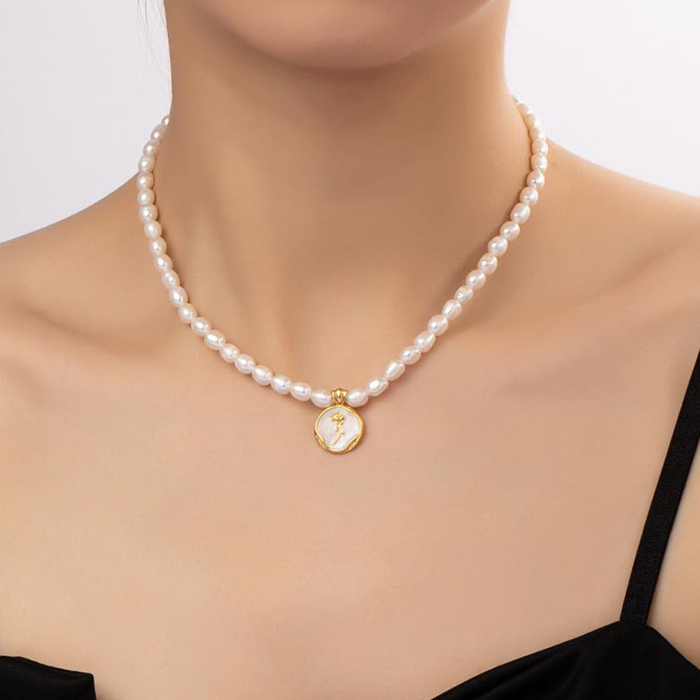 Dollcini Pearl Gyöngy Nyaklánc Virág Medállal – Rózsa vagy Tulipán