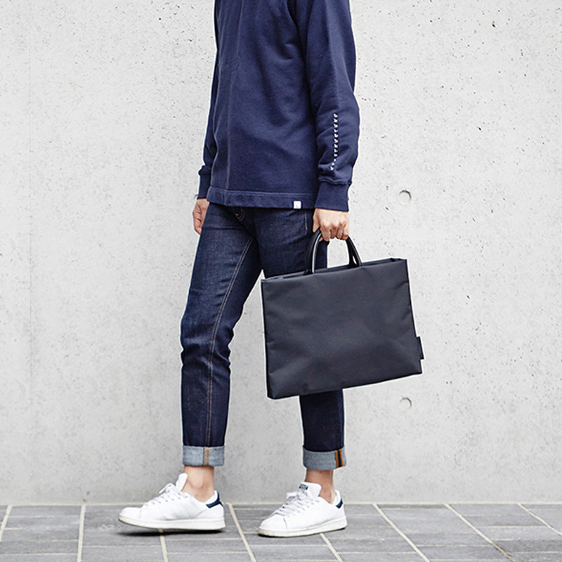 Dollcini Vízálló Laptoptáska – Stílusos és Tartós, Napi Használatra